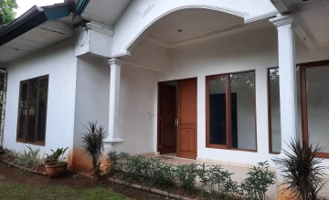 Rumah Disewa di Jakarta selatan Home office for rent