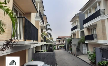 Rumah Dijual di Jakarta selatan 3 Bedrooms Cluster House in Pejaten
