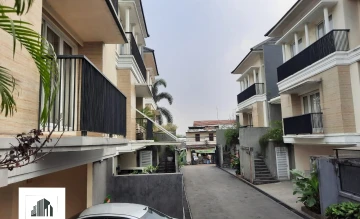 Rumah Disewa di Jakarta selatan 3 Bedrooms House in South Jakarta Cluster