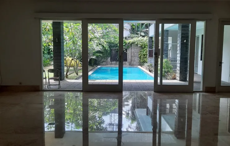 House in the Menteng area suitable for ambassadors 21