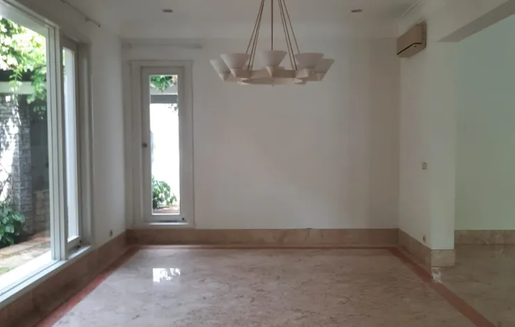 House in the Menteng area suitable for ambassadors 24