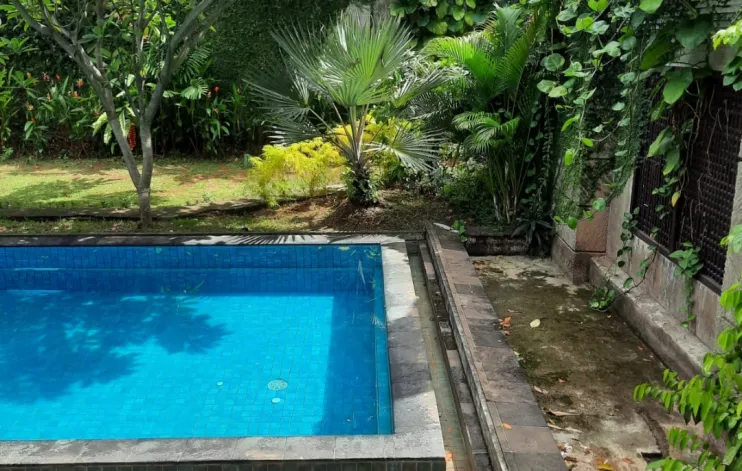 House in the Menteng area suitable for ambassadors 39