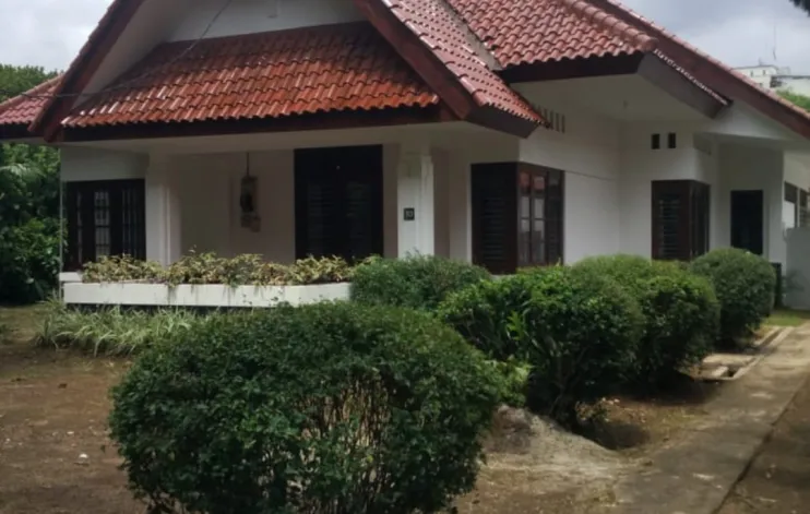 Beautiful And Sturdy Vintage House At Menteng 1