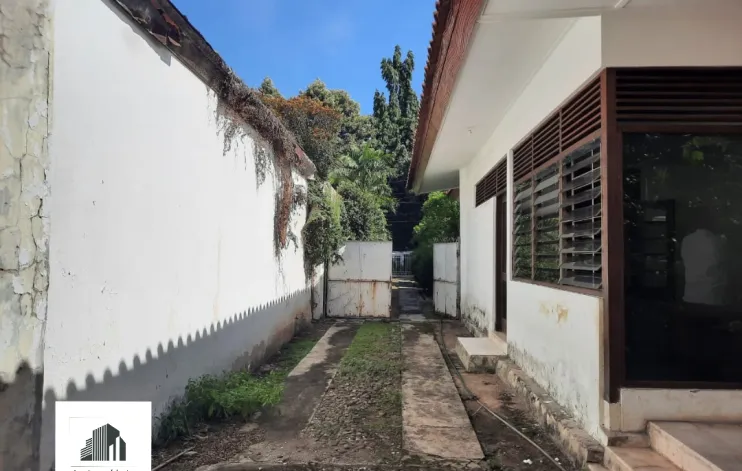 Rumah Tua Kokoh Dan Asri Di Menteng 12