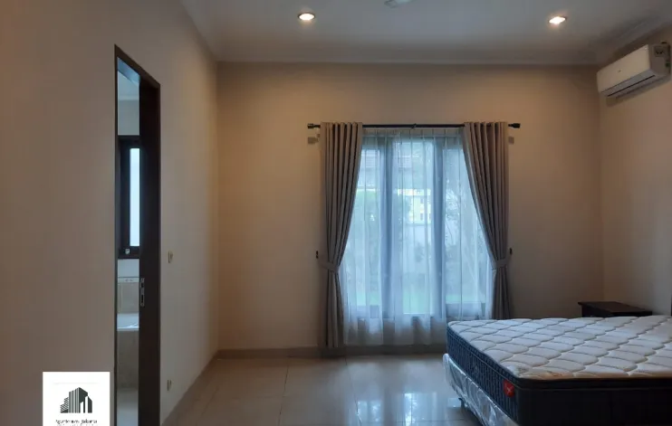 Rumah Cantik Terawat Di Kemang Jakarta Selatan 14