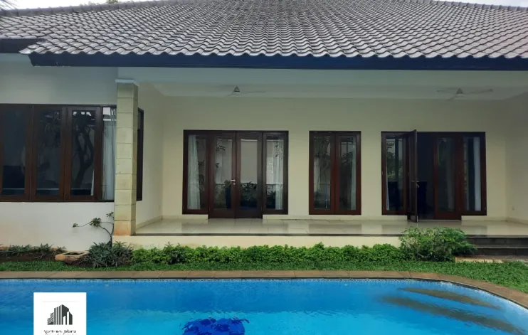 Rumah Cantik Terawat Di Kemang Jakarta Selatan 25