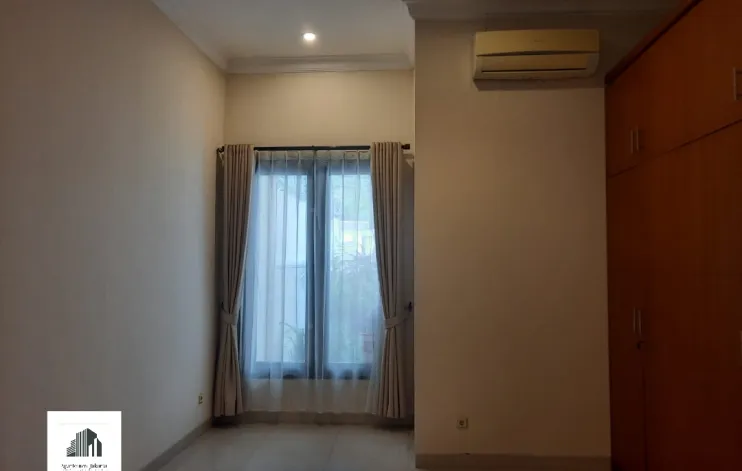 Beautiful Well Maintained House At kemang South Jakarta 13
