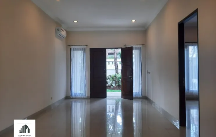 Beautiful Well Maintained House At kemang South Jakarta 27