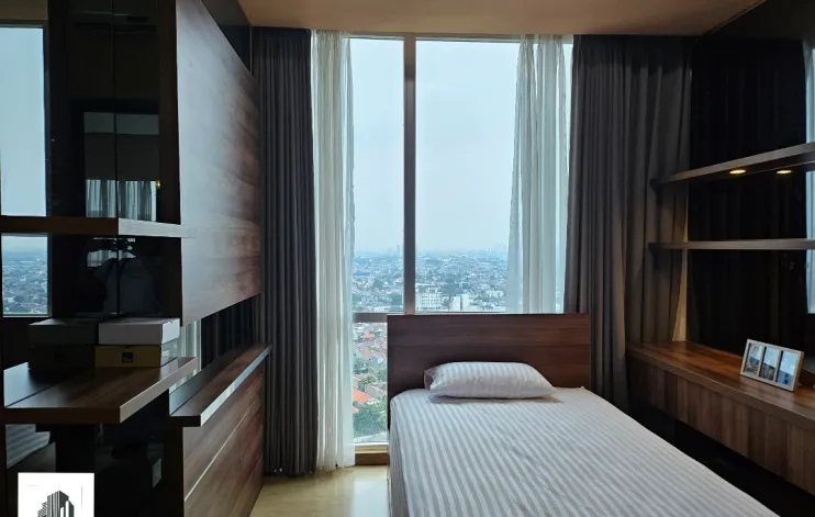 4 BR Private lift Apartemen Kemang Village 13