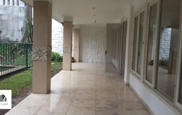 For Sale House With a Large Plot Of Land In South Jakarta 10