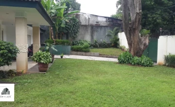 Rumah Dijual di Jakarta selatan For Sale House With a Large Plot Of Land In South Jakarta