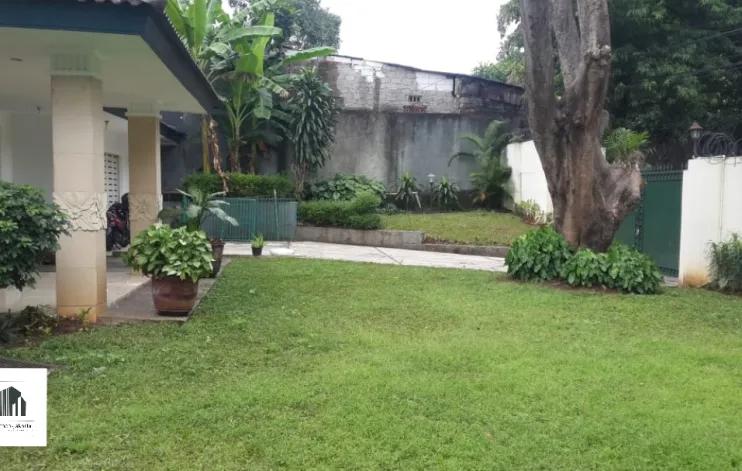 For Sale House With a Large Plot Of Land In South Jakarta 1