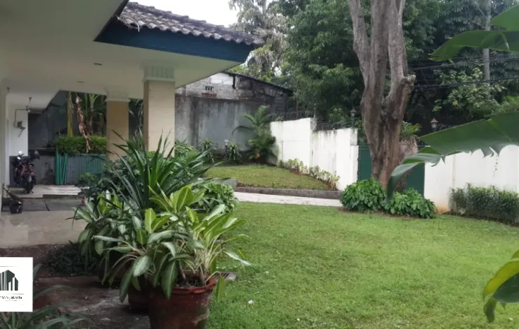 For Sale House With a Large Plot Of Land In South Jakarta 2