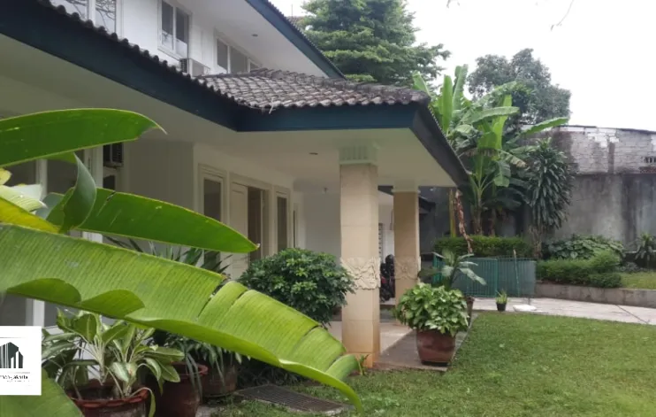 For Sale House With a Large Plot Of Land In South Jakarta 3