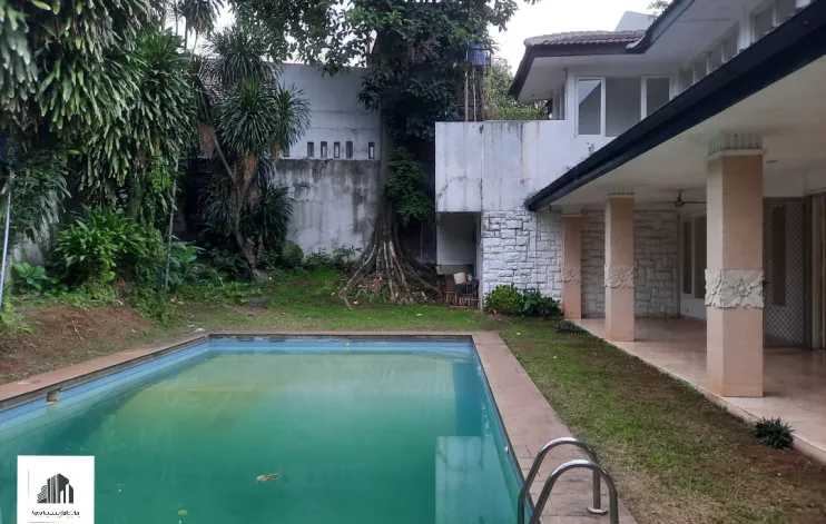 For Sale House With a Large Plot Of Land In South Jakarta 11