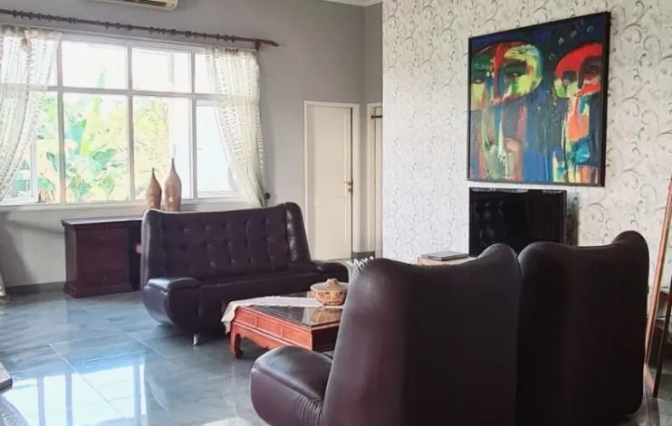 Good Price 4BR Classic Big House  10