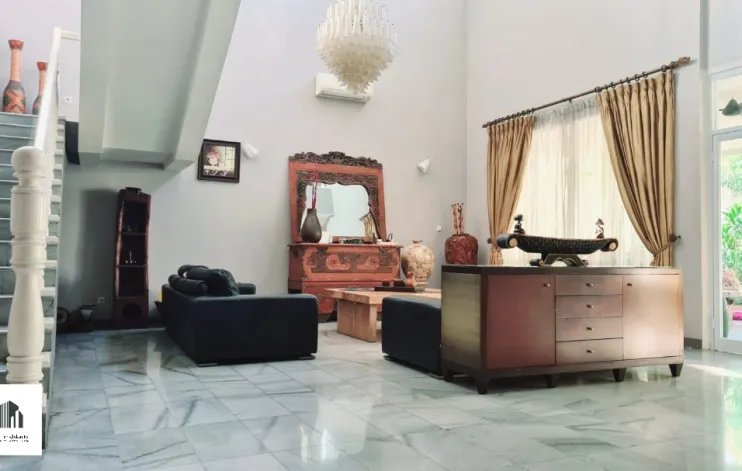 Good Price 4BR Classic Big House  3