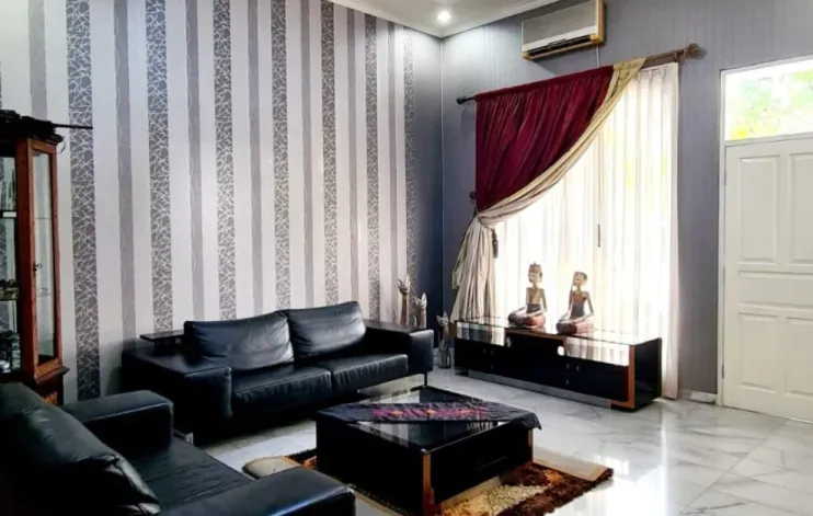 Good Price 4BR Classic Big House  1