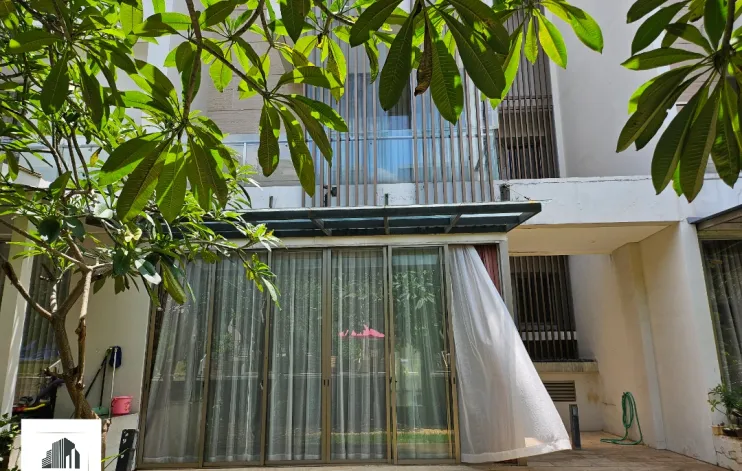 4 BR Seafront Townhouse Ancol 12