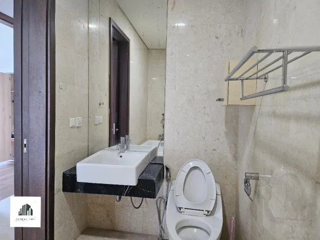 Apartemen Disewa 4 BR Semi Furnished Kemang Village City View 17 watermark_1748271366343