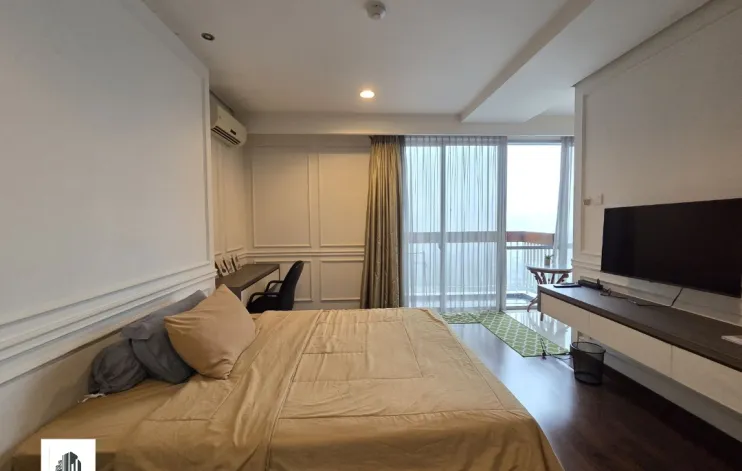 Studio Berukuran Besar Kemang Mansion 6