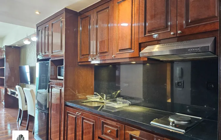 Studio Dengan Interior Klasik Dan terhubung Dengan Mall 1