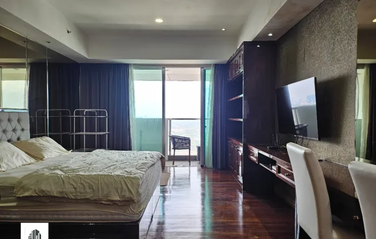 Studio Dengan Interior Klasik Dan terhubung Dengan Mall 4