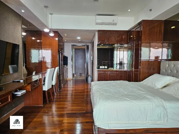 Apartemen Disewa Studio Dengan Interior Klasik Dan terhubung Dengan Mall 5 watermark_1766493038733
