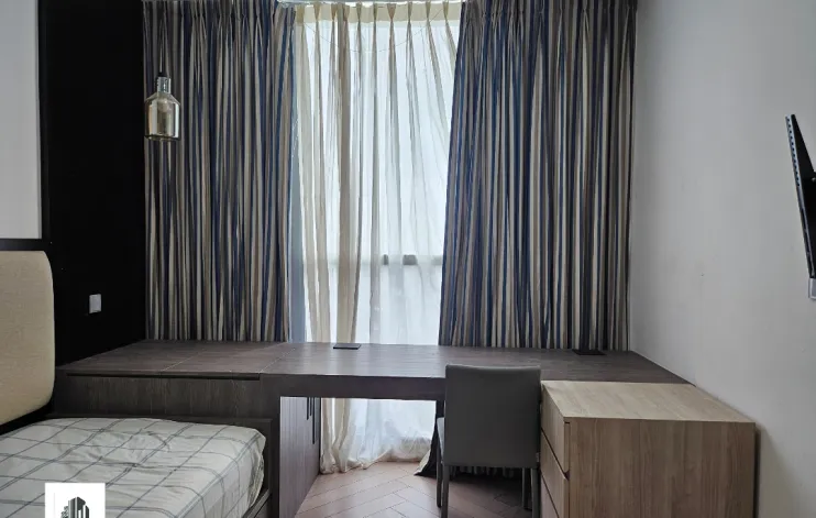 Luxury 4 BR double private lift apartment 21