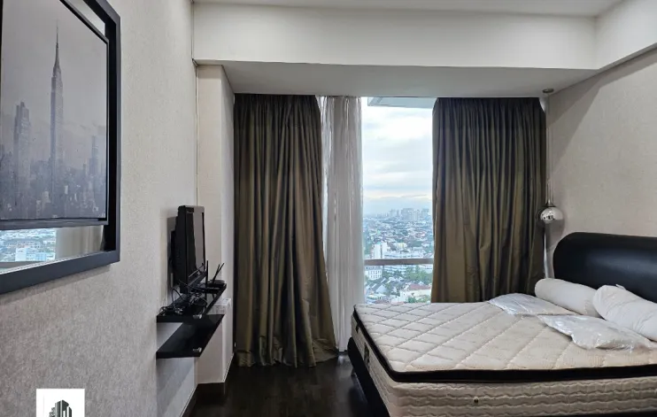 2 BR Private Lift Modern Interior Berukuran Besar 16