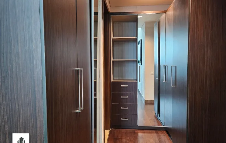 2 BR Private Lift Modern Interior Berukuran Besar 18