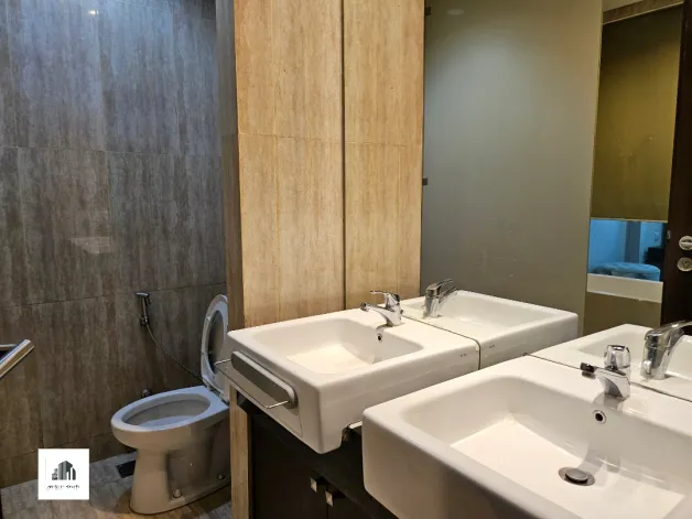 Apartemen Disewa 2 BR Private Lift Modern Interior Berukuran Besar 20 watermark_1770472525018