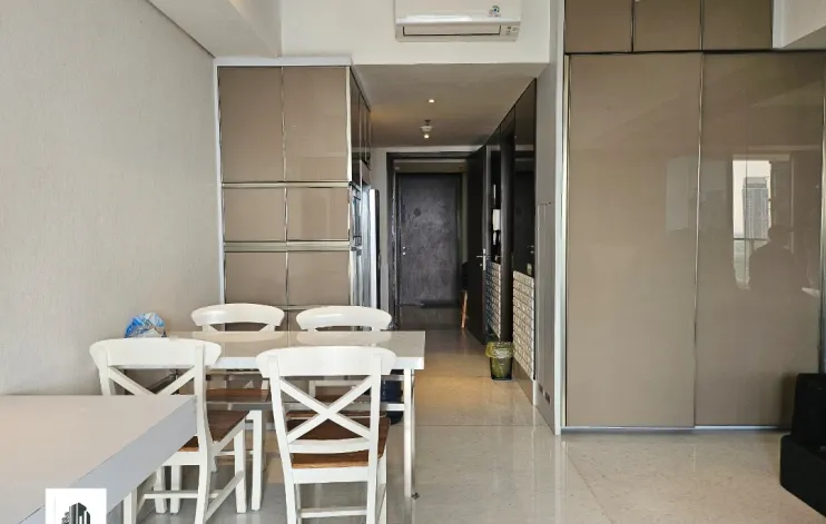 Studio Berukuran Besar Memiliki Balkon 4