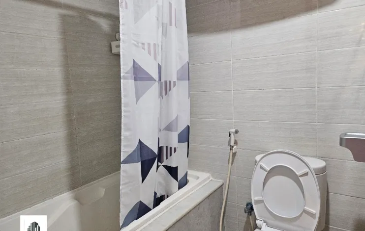 Studio Berukuran Besar Memiliki Balkon 7