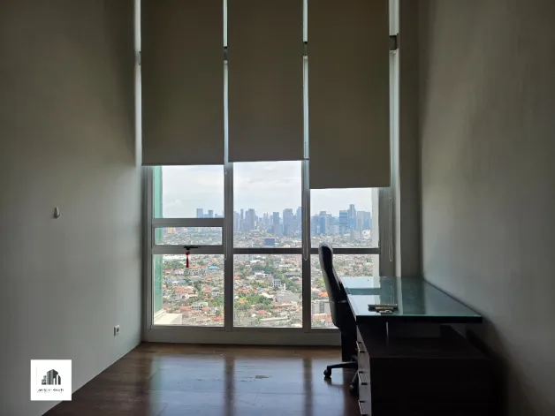 Apartemen Disewa 3 BR Private Lift Mini Penthouse Kemang Village Residence 13 watermark_1772458109238